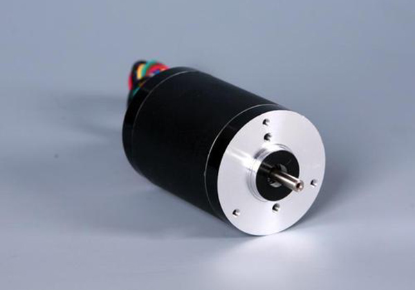 直流無刷電機(jī)相比交流感應(yīng)式電機(jī)有哪些優(yōu)點？
